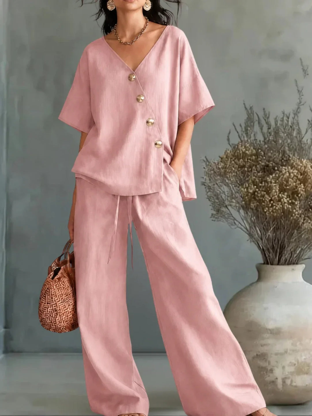 Greta | V-Cut Set with Buttons