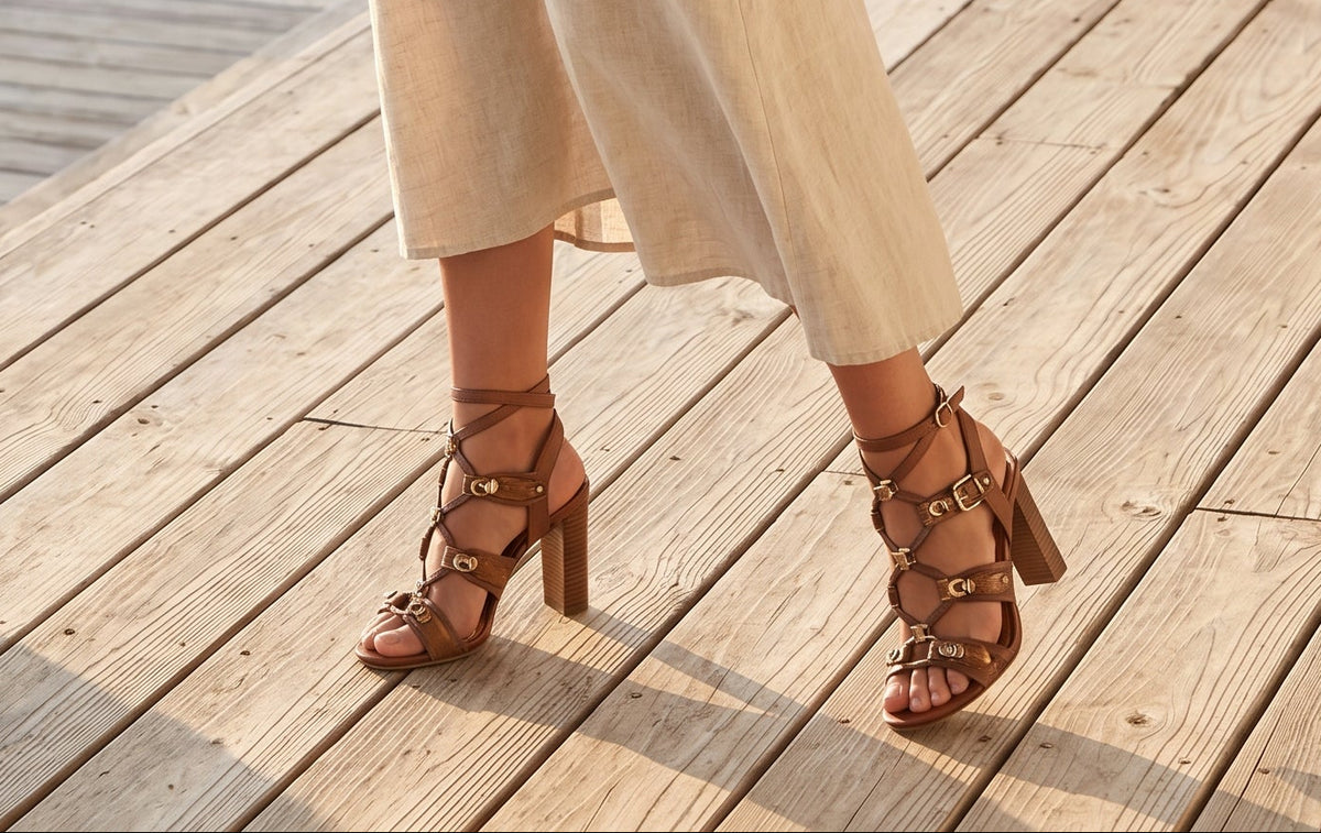 <p><strong>Sloane & Quinn</strong></p><p>SHOES™</p>